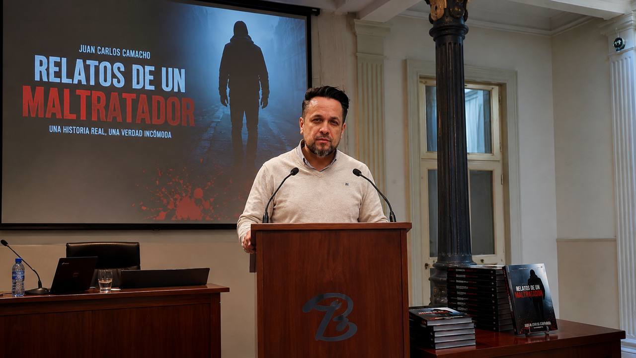 Jota Camacho durante su ponencia en Badajoz